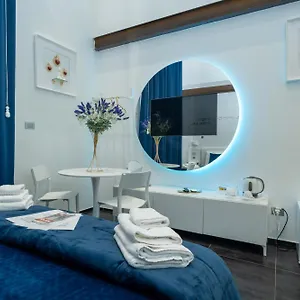 skyhouse-chiaia-naples.hotels-amalfi.com/